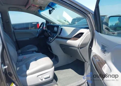 2015 Toyota Sienna Xle Premium 8 Passenger z USA, uszkodzony, nr VIN 5TDYK3DC2FS659691